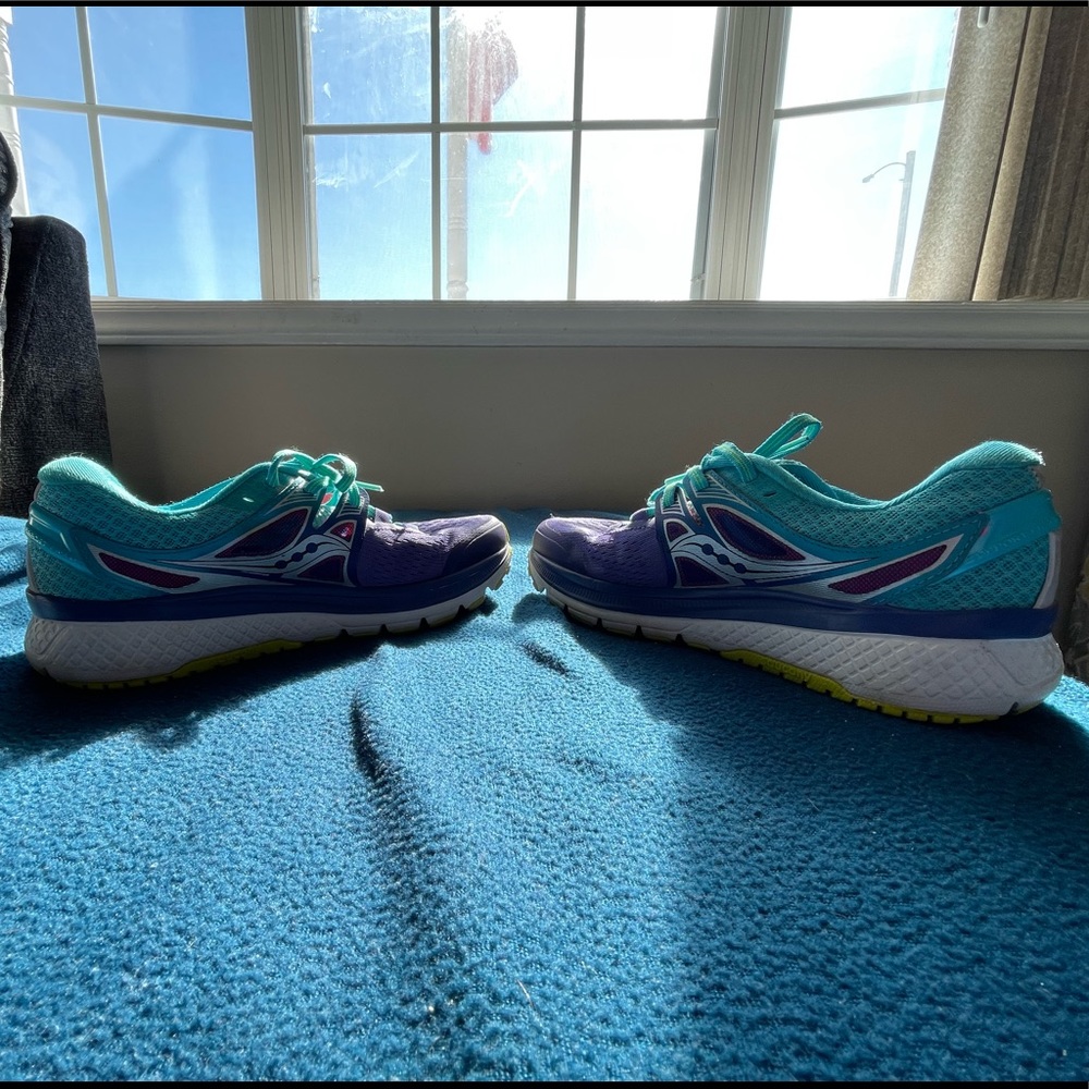 Saucony ISO series running shoes size 7.5 Womens